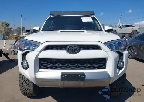 2019 Toyota 4Runner Trd Off Road z USA, uszkodzony, nr VIN JTEBU5JR4K5709457